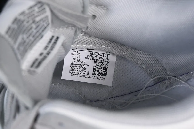 All categories Nk SB Dunk series Nk SB Dunk Low low-top sneakers Nike SB Dunk Low white, black and gray low-top casual sneakers IB3079-101